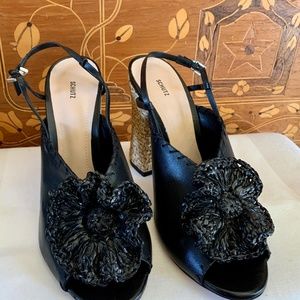 Designer Resort Sandal size 11 Tommy Bahama and Tory Burch meet shoe.